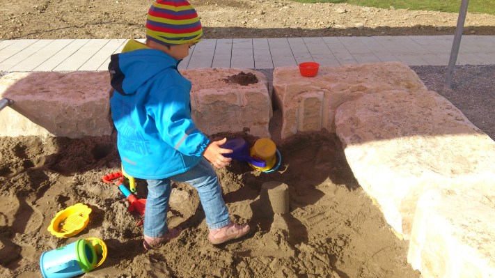 shortly after the discovery, as expected all hell broke loose, and without prisoners being taken the entire castle was wiped from the face of the earth within seconds, while the battle cries filled the playground